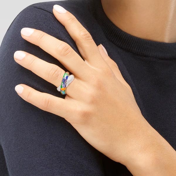 bague fidji porté sur main