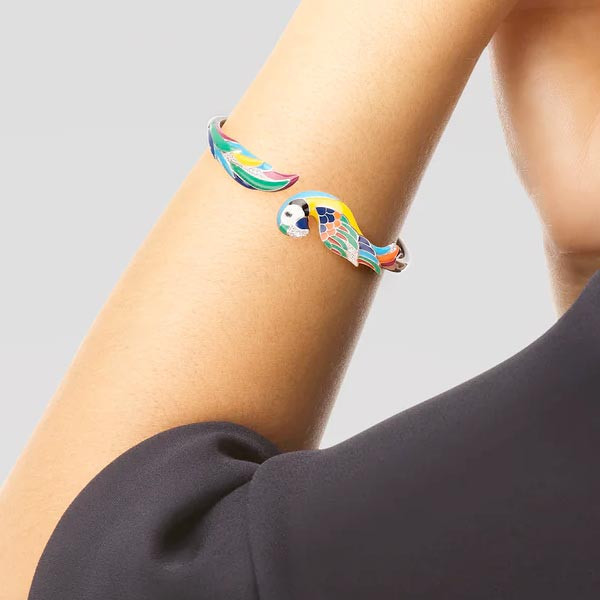 Bracelet jonc lovebird rigide en argent - Una Storia sur bras de top modèle